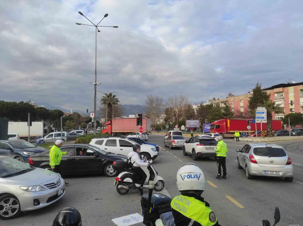 Otoyoldaki çalışma nedeniyle trafik durma noktasına geldi
