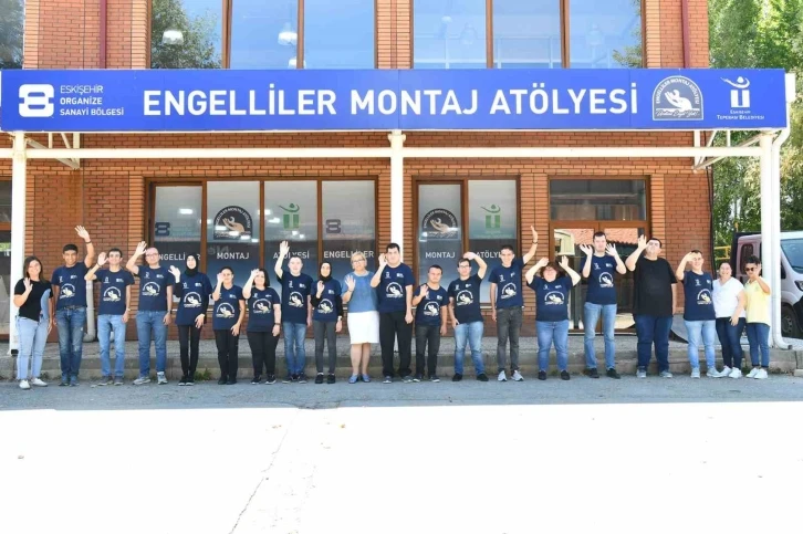 Özel bireyler montaj atölyelerinde çok mutlu
