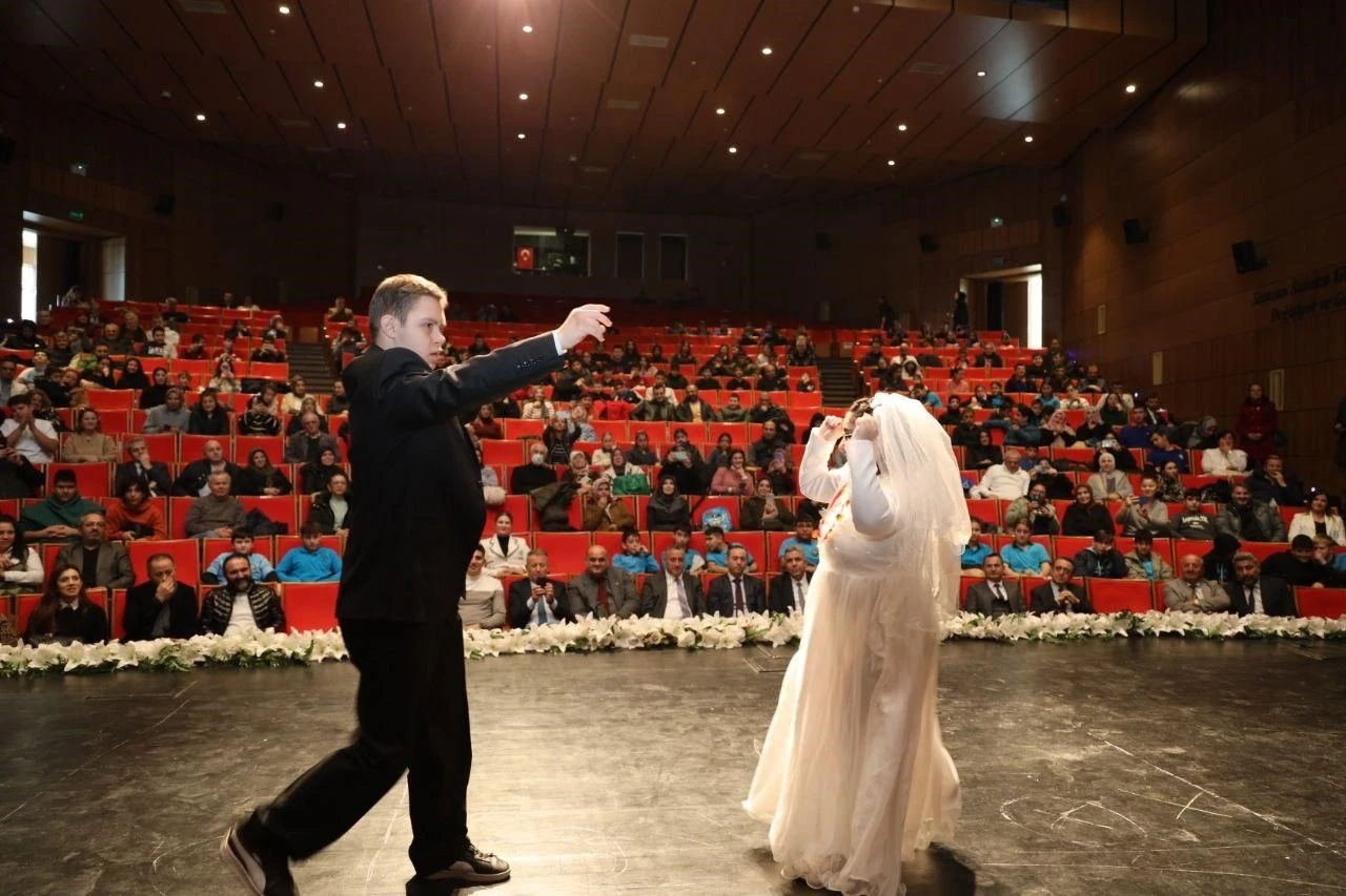 Özel öğrencilerden ’Engelliler Günü’ gösterisi
