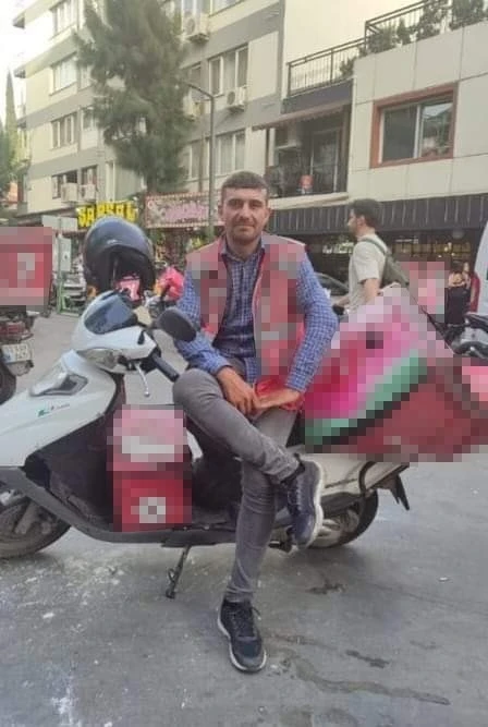 Park halindeki kamyona çarpan motokurye hayatını kaybetti
