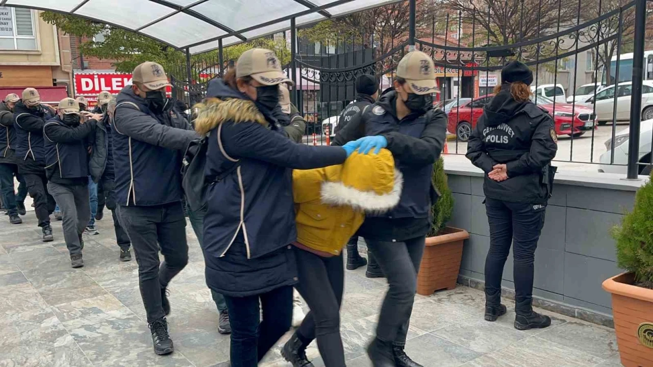 PKK/KCK silahlı terör örgütünün basın komitesinde bulunan şüpheliler adliyeye sevk edildi
