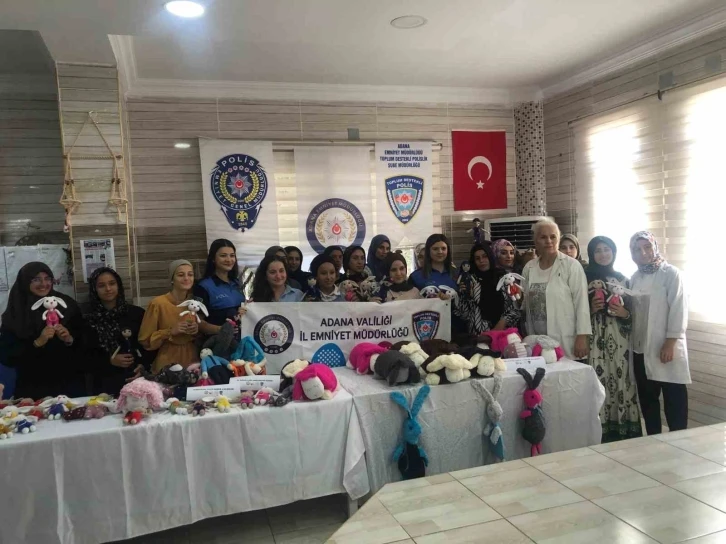 Polis “Amigurami ve Dolgu Bebek” kursunda 30 öğrenciyi eğitti
