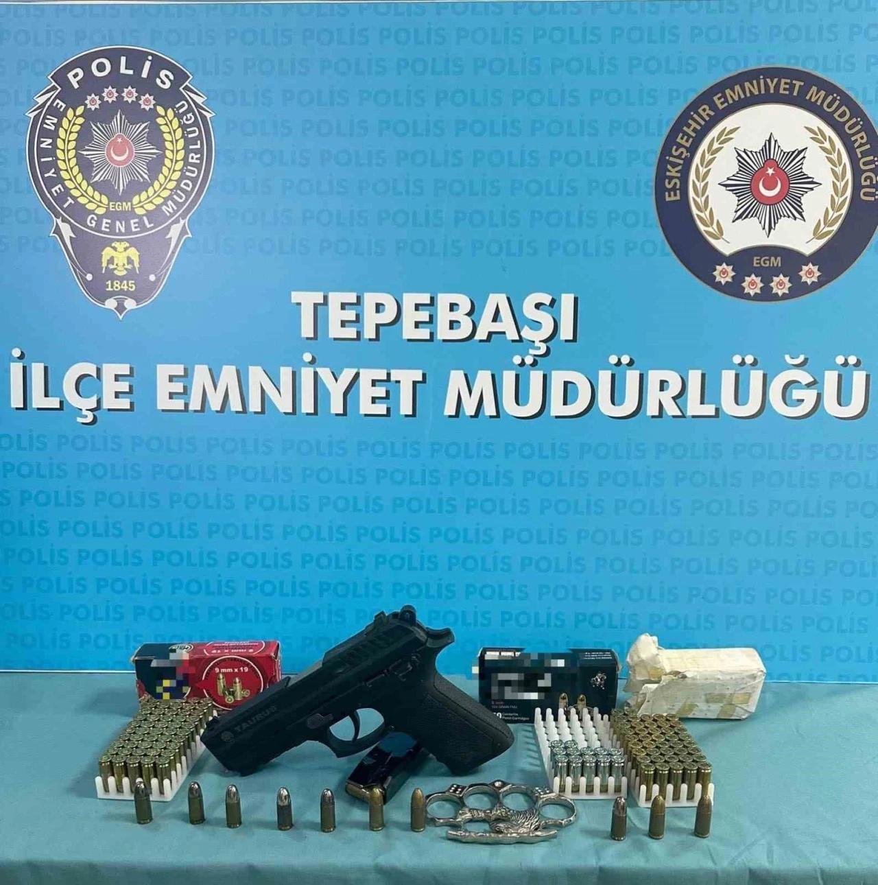 Polis ekipleri 2 tabanca ve 158 fişek ele geçirdi
