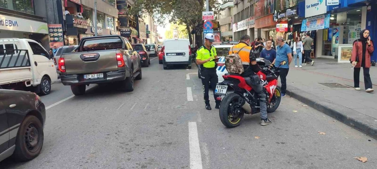 Polis ekiplerinden 7 motosiklet sürücüsüne 17 bin 960 lira ceza
