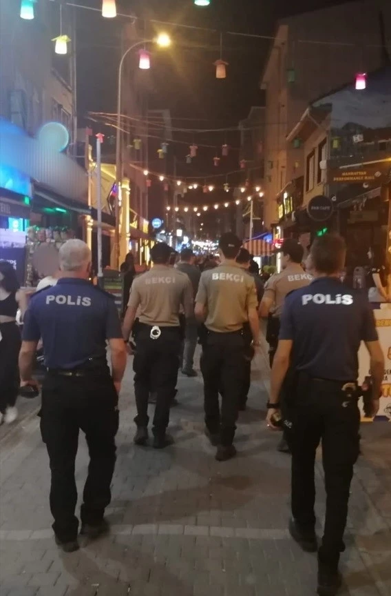 Polis ekiplerinden eğlence mekanlarının bulunduğu bölgede denetim
