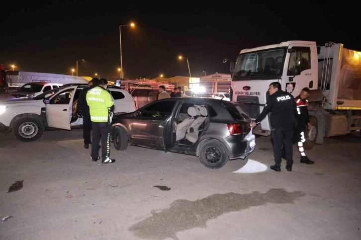 Polisin "dur" ihtarına uymayan sürücü ile polis arasındaki kovalamaca kamerada
