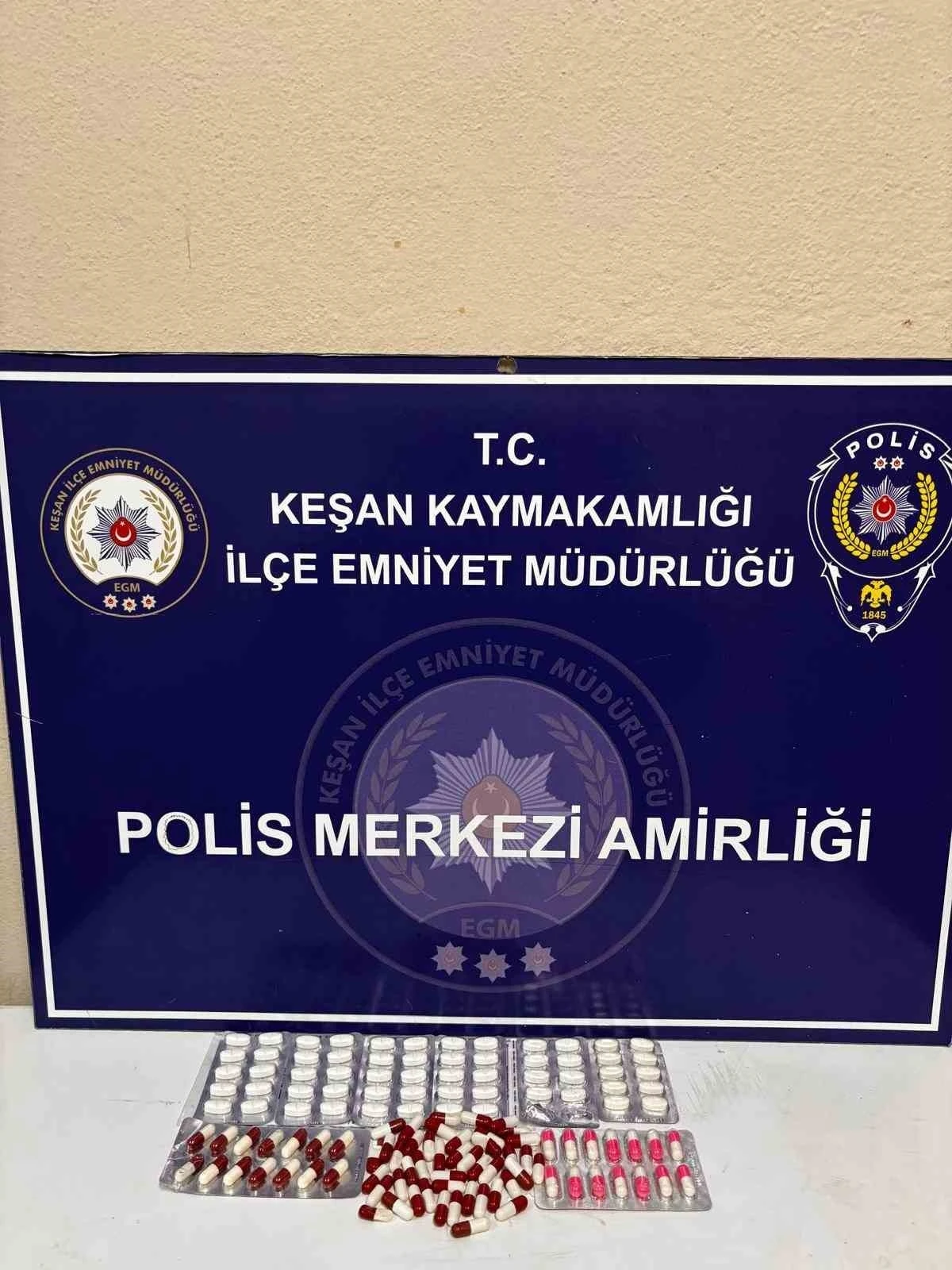 Polisin “Şok” uygulamasında 133 adet sentetik ecza ele geçirildi
