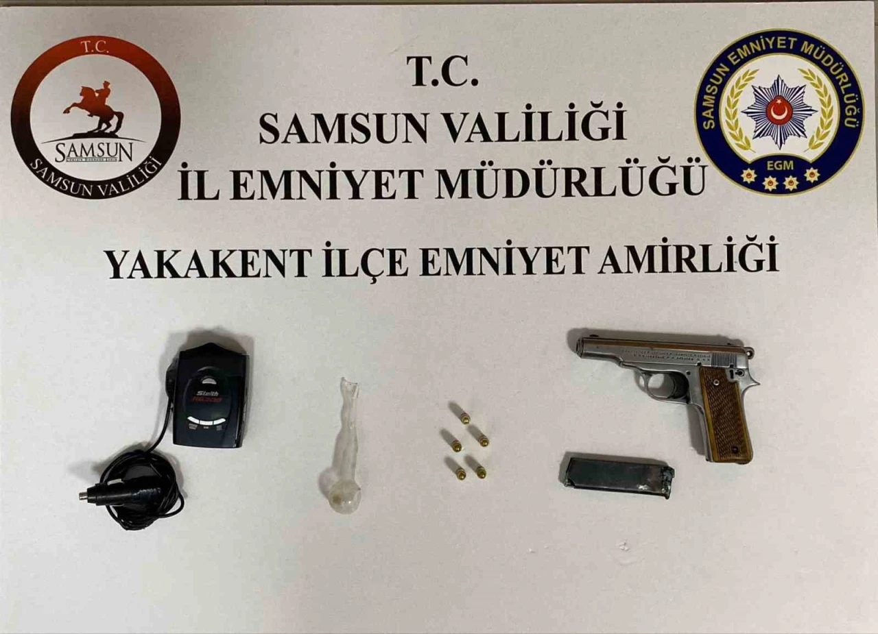 Polisin uygulamasında silah ve radar tespit cihazı ele geçti
