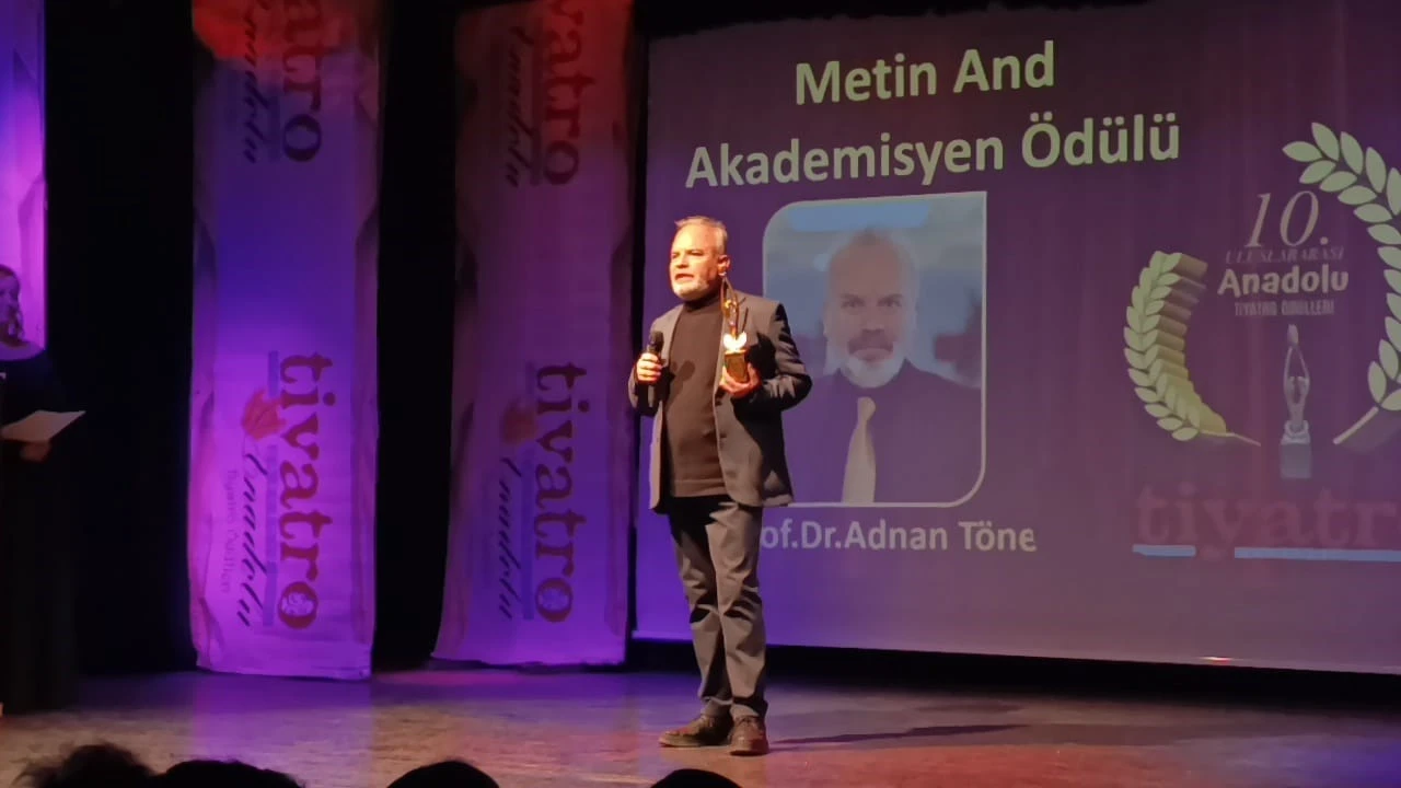 Prof. Dr. Tönel’e &quot;Uluslararası Metin And Akademi Ödülü&quot; verildi
