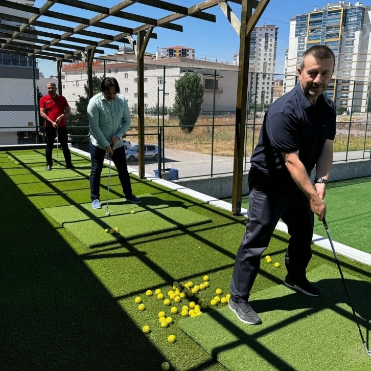 Pursaklar Belediye Başkanı Çetin spor tesislerini gezdi
