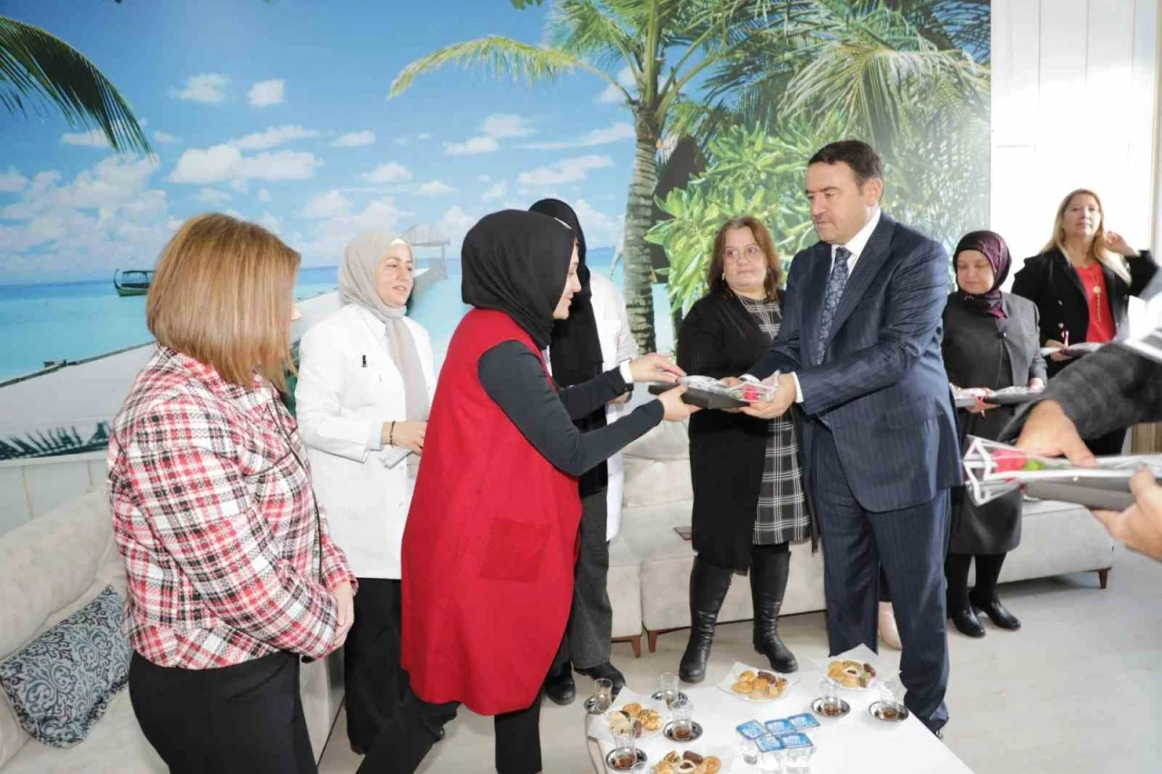 "Öğretmenler, aynı zamanda çocukların hayatına yön veren en değerli rehberlerdir"
