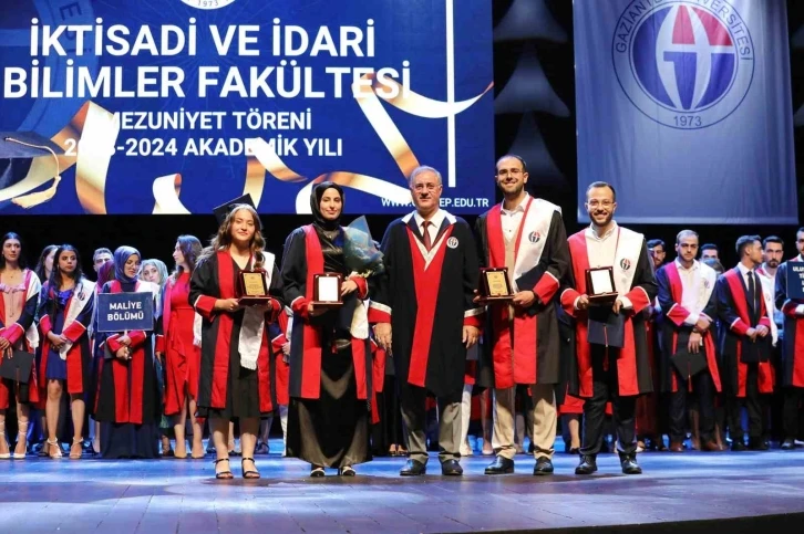 Rektör Prof. Dr. Özaydın: “Karamsar olmayın, Türkiye’nin ve sizin önünüz açık”
