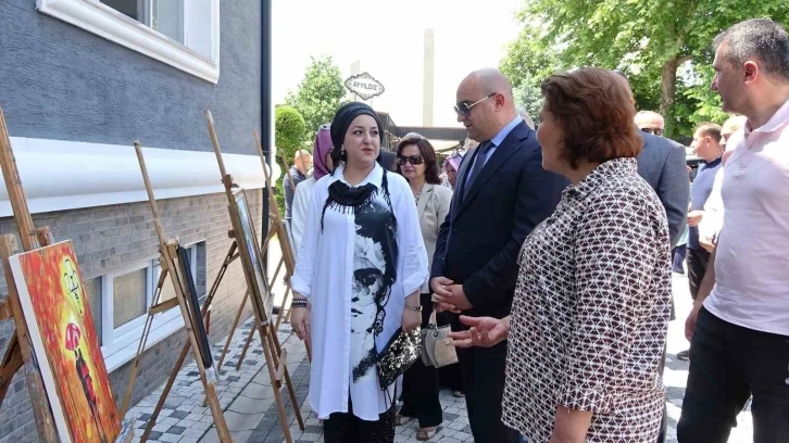 Ressam Dilek Kocaman’dan &quot;Küllerinden doğan renkler&quot; konulu resim sergisi
