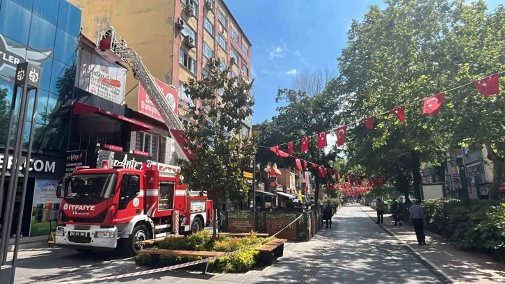 Restoranın bacasında çıkan yangın ekipleri harekete geçirdi
