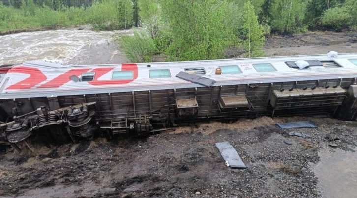 Rusya’da yolcu treni raydan çıktı: 50 yaralı
