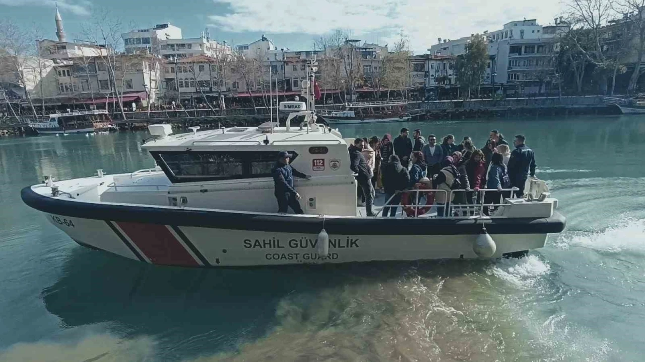 Sahil Güvenlik Komutanlığı’ndan 112 Acil Sağlık personeline eğitim
