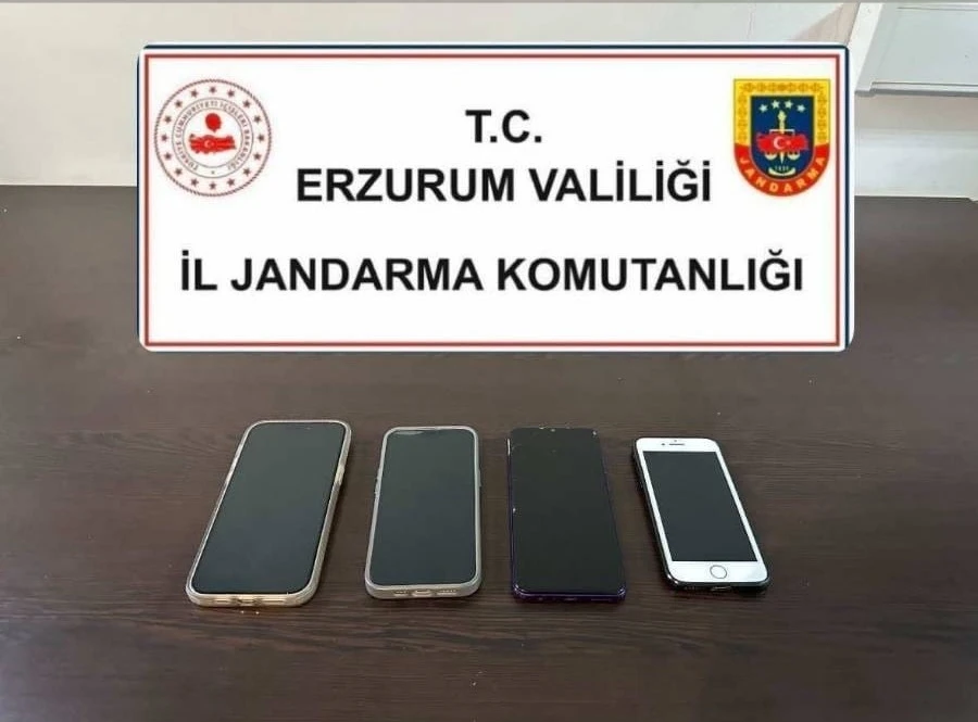 Sahte cep telefonu satıcılarına suçüstü
