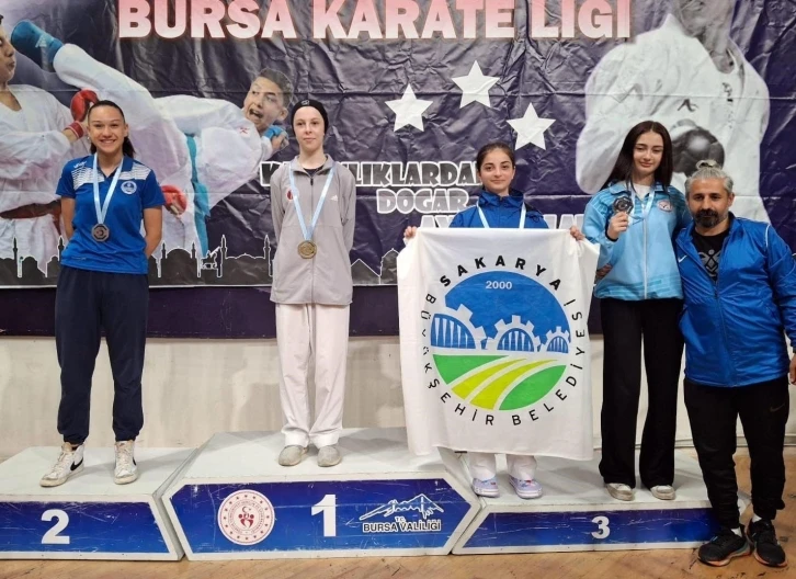 Sakaryalı karateciler Bursa’da fırtına olup esti: 10 madalyayla büyük gurur
