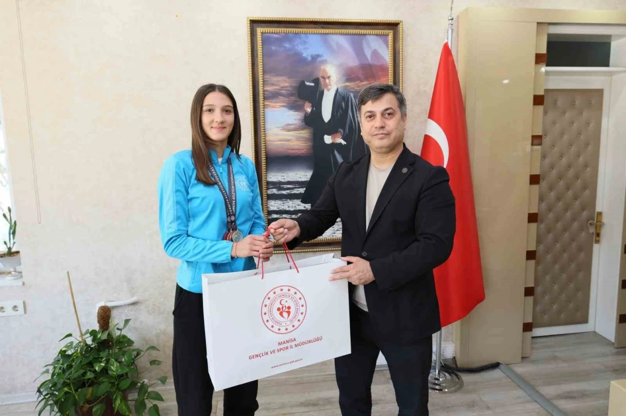 Şampiyon Eylül Aygül memleketinde ödüllendirdi
