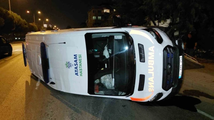 Samsun’da otomobil ile ambulans çarpıştı: 3 yaralı
