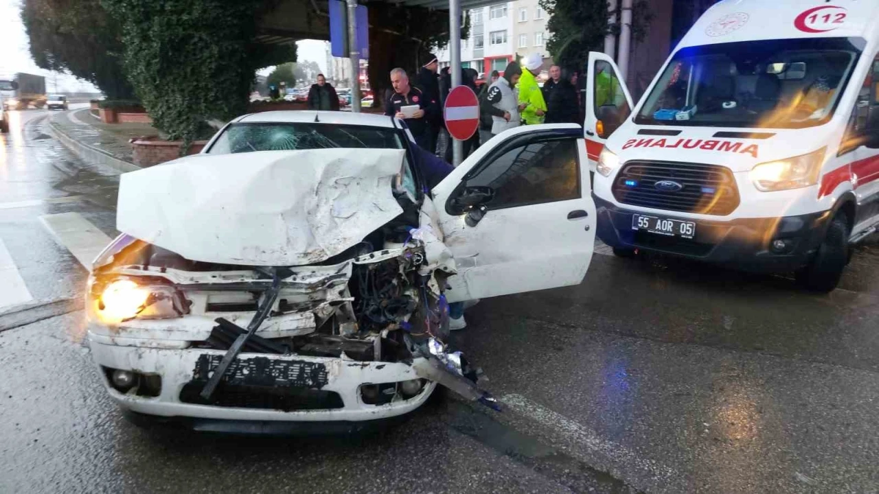 Samsun’da otomobil ile kamyonet çarpıştı: 4 yaralı
