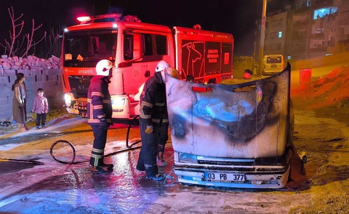 Şanlıurfa’da otomobil alevlere teslim oldu
