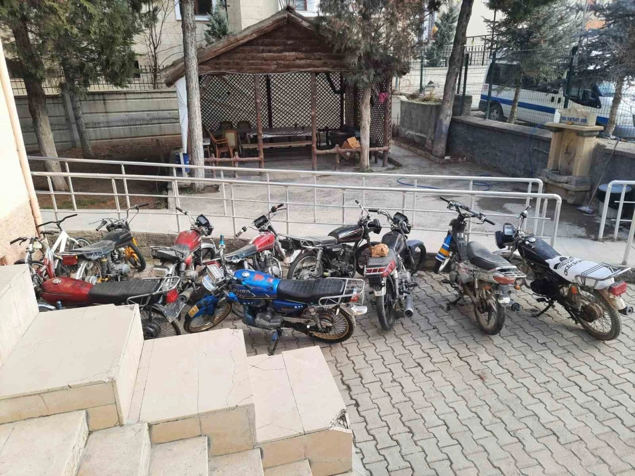 Şase ve motor numaraları kazınmış motosikletlere el konuldu
