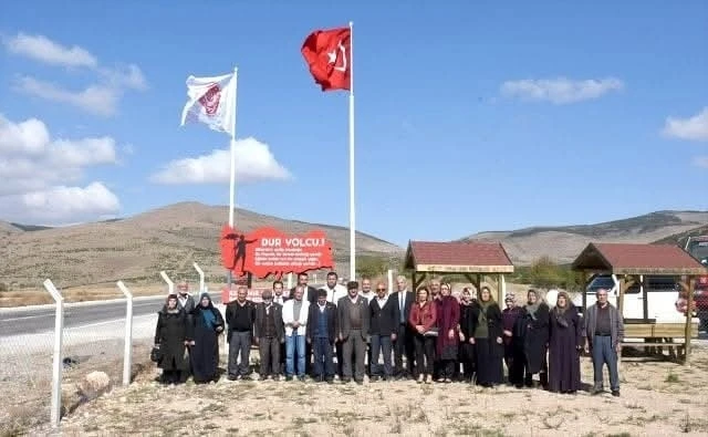 Şehitler Hatıra Ormanında kuruyan ağaçlar yenilendi
