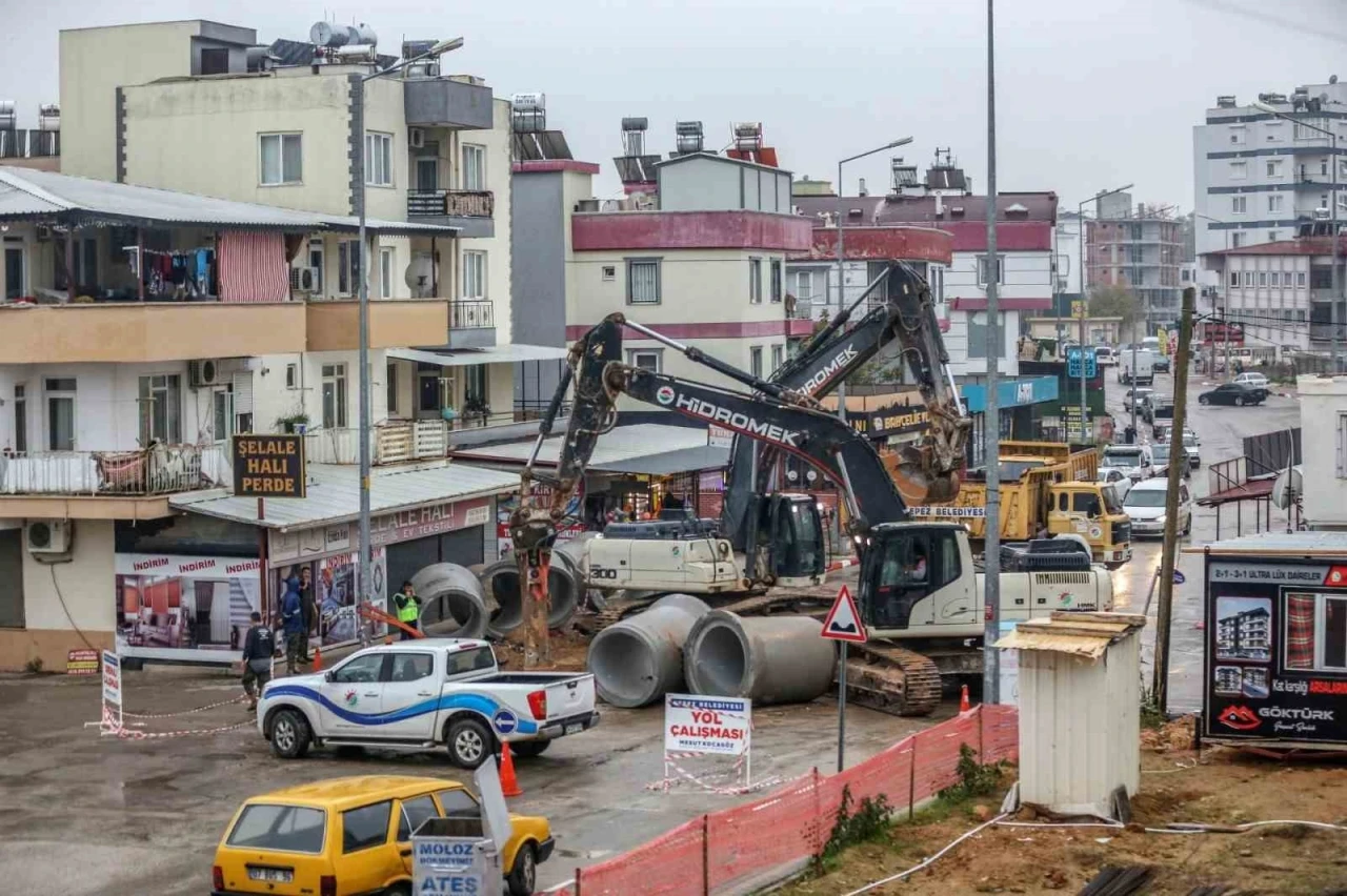 Şelale Mahallesi’nde drenaj hattı yenilendi
