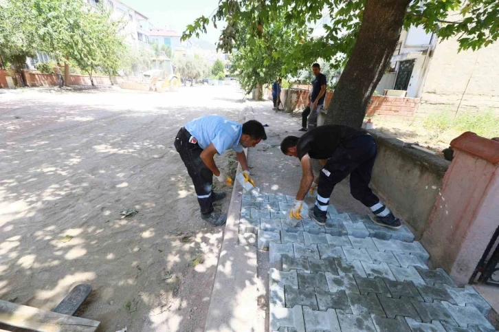 Selçuk Eşref Arna’da yol yenileme çalışmaları başladı
