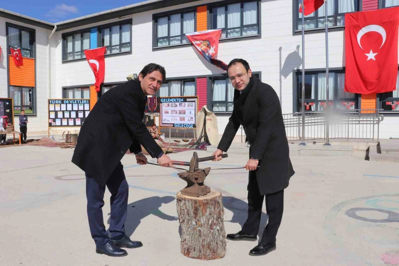 Selendi’nin Nevruz ateşi Rahmanlar Mahallesinde yakıldı
