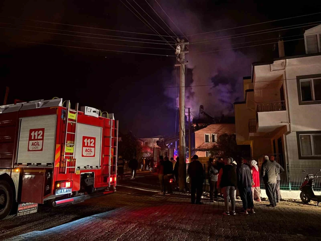 Seydikemer'de Çatı Yangını Korkuttu