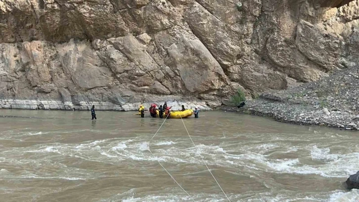 Seyir tepesinden Zap Suyu’na atlayan kızın cesedi bulundu
