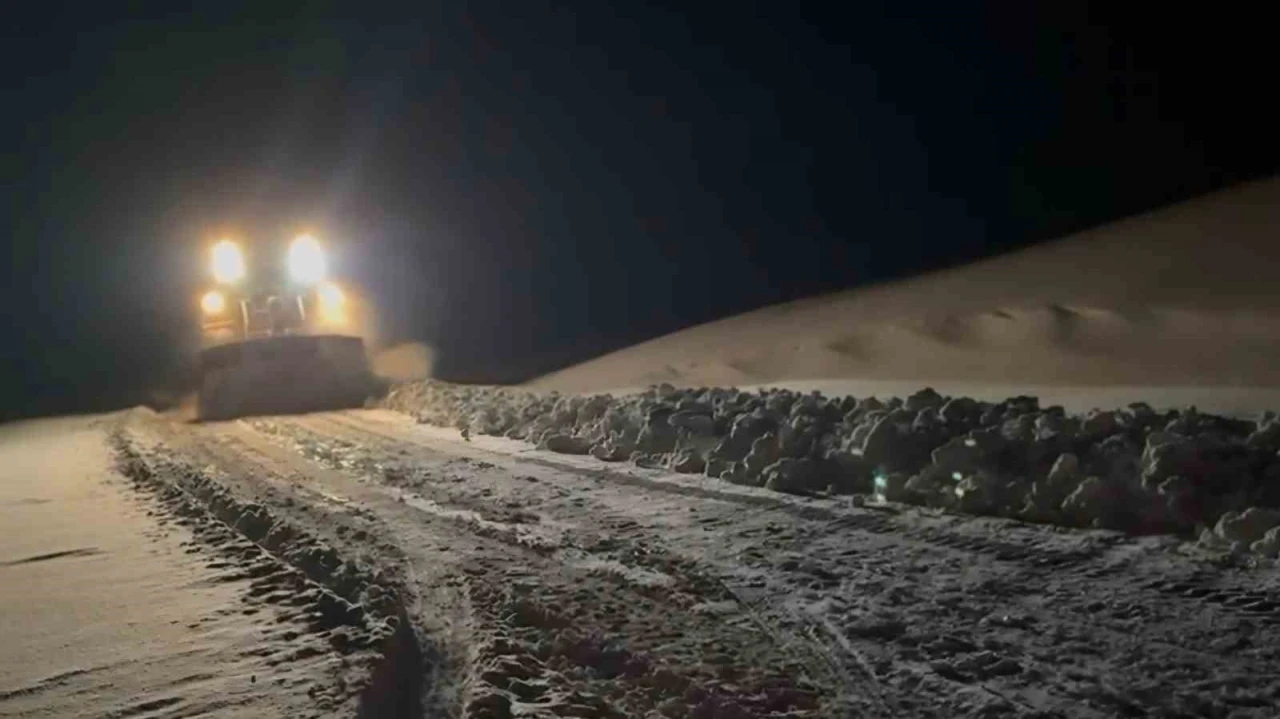 Siirt’te kapanan 18 köy yolu ulaşıma açıldı
