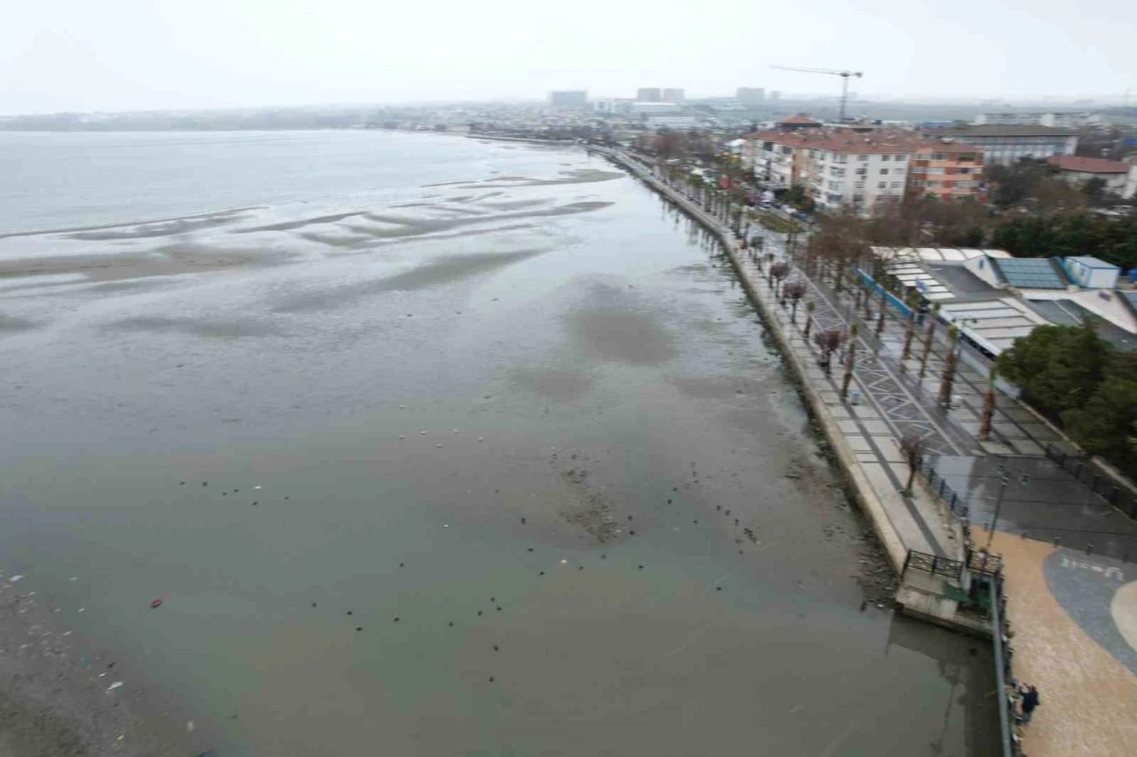 Silivri’de ürküten görüntü: Deniz 150 metre çekildi
