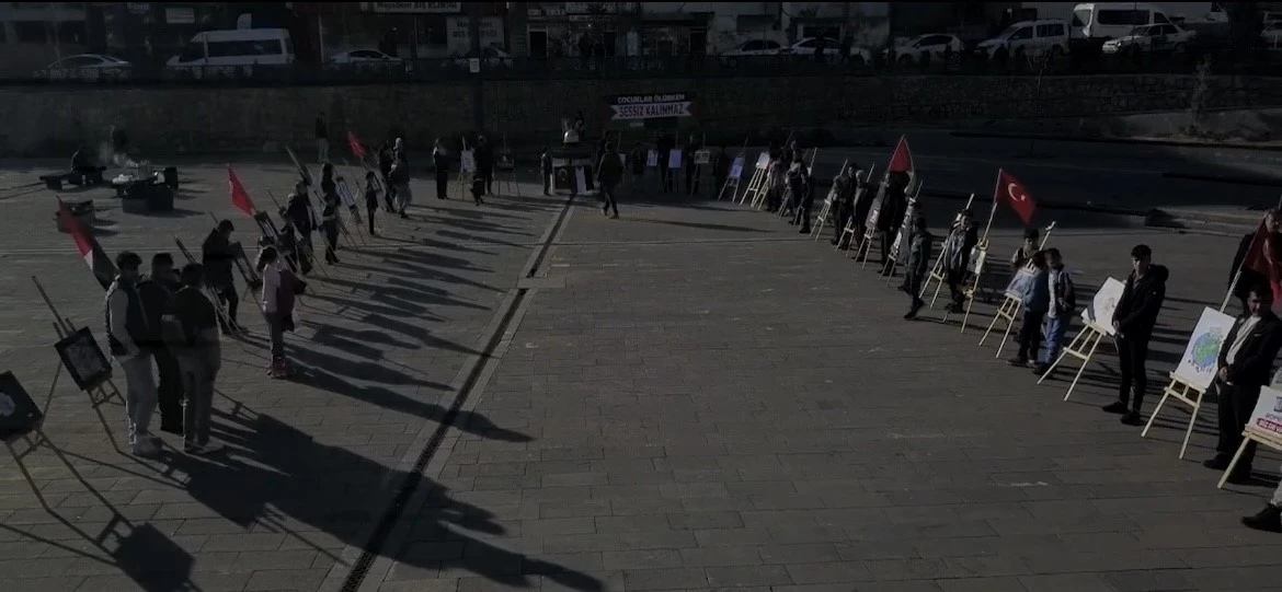 Silvan’da Gazze’deki zulmü anlatan resim sergisi açıldı
