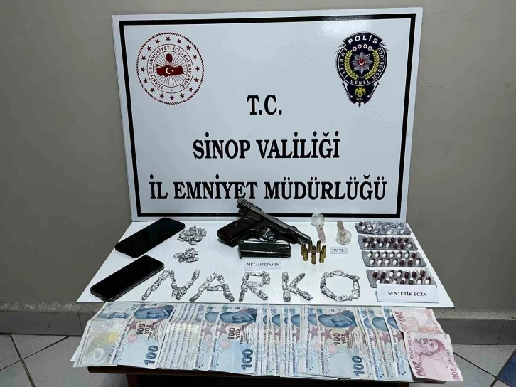 Sinop’ta şüpheli şahısların araç ve ikametlerinden uyuşturucu çıktı
