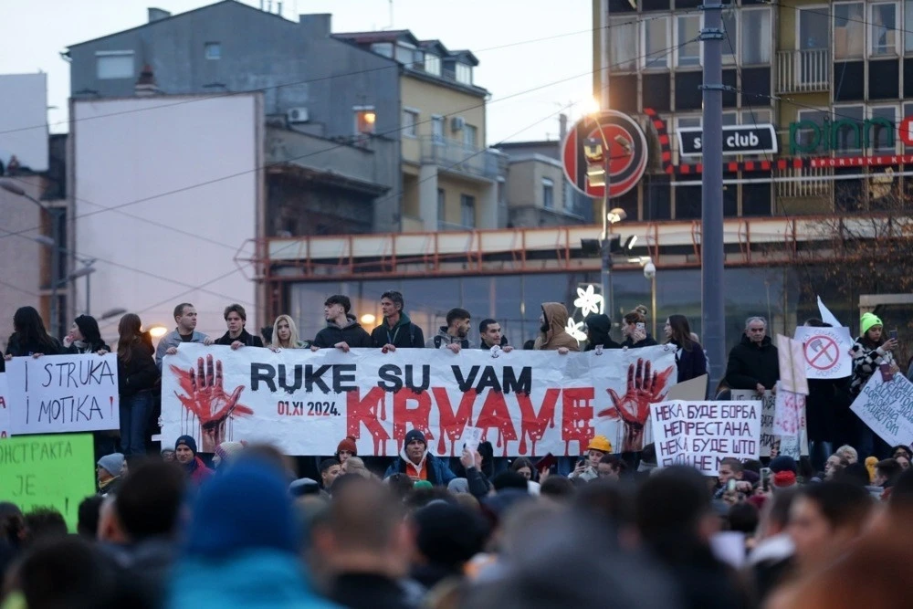 Sırbistan’da tarihinin en kalabalık hükümet karşıtı protesto
