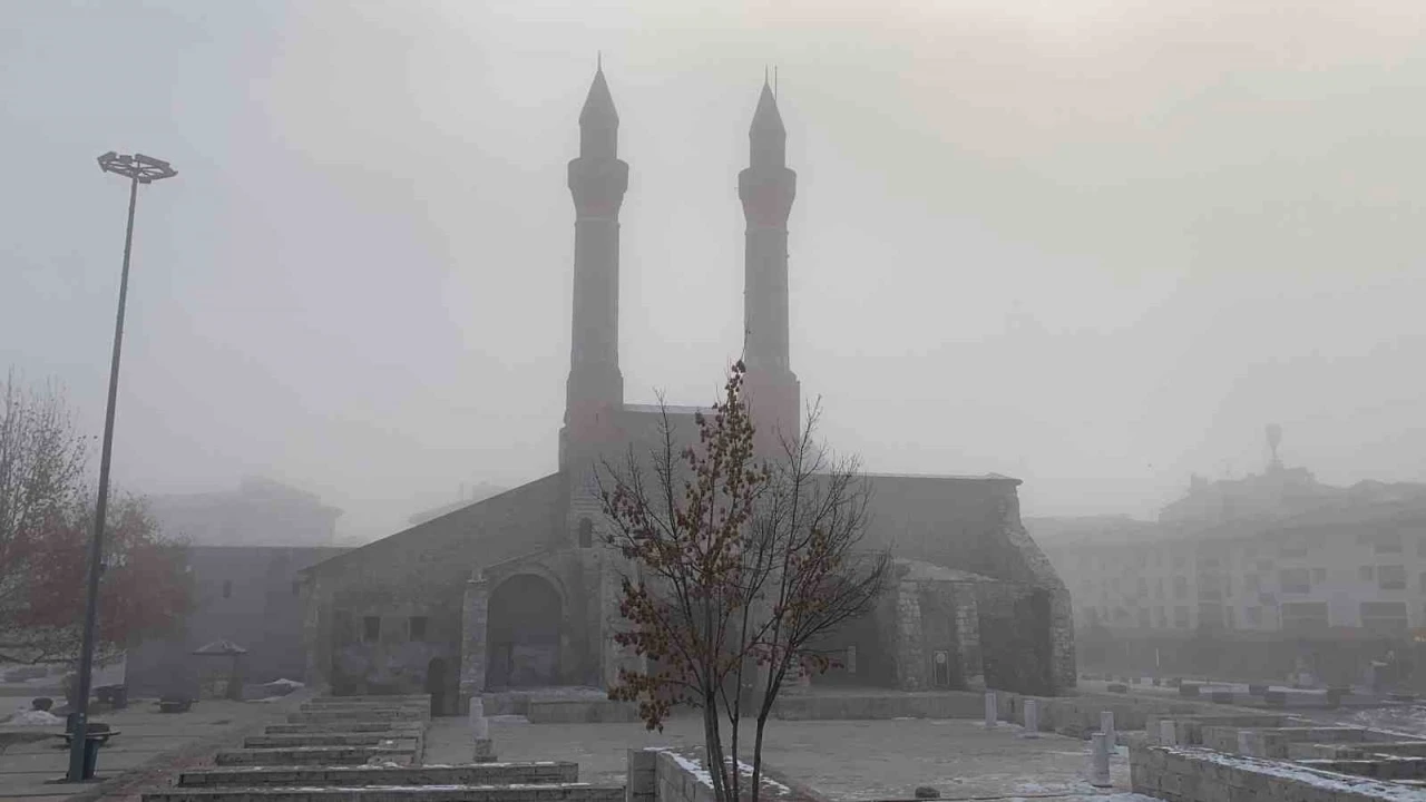 Sivas’ta yoğun sis etkili oldu
