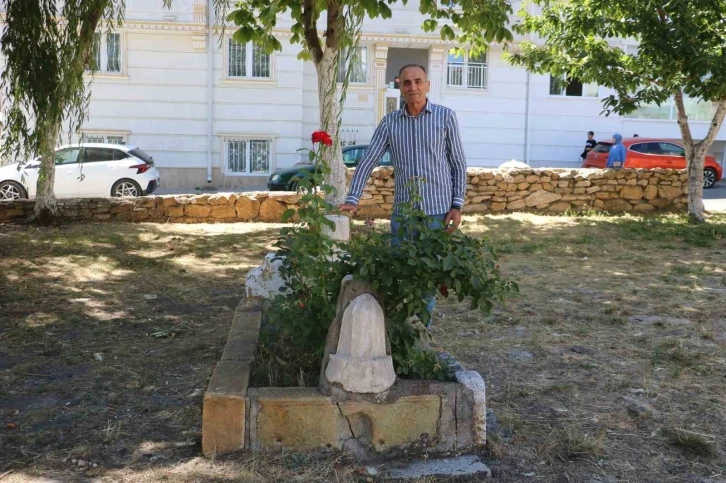 Sivas’taki tek mezar sırrını koruyor
