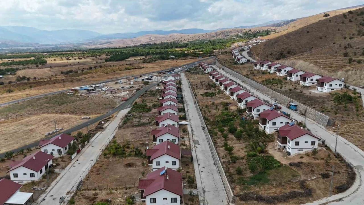 Sivrice depreminden etkilenen Malatya’nın Pütürge ile Doğanyol ilçelerinde afetin izleri tamamen silindi
