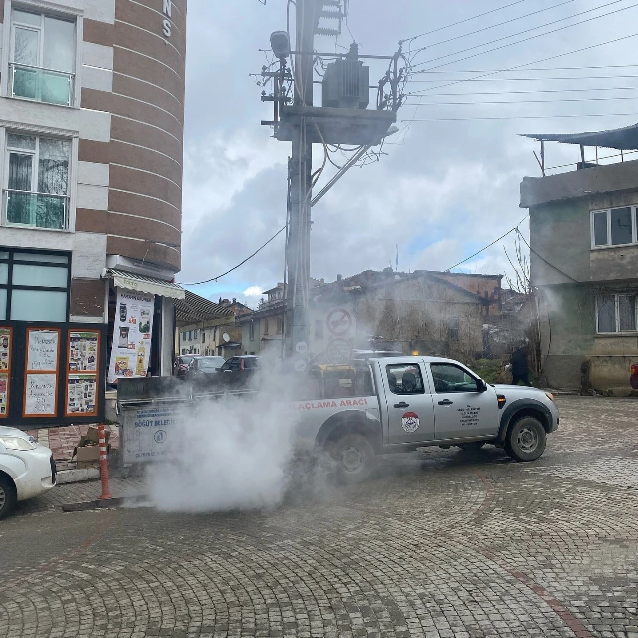 Söğüt Belediyesi’nden sinek ve larva ilaçlama atağı
