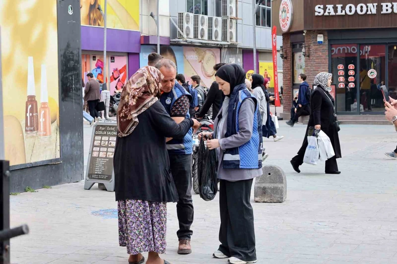 Sokakta duygu sömüren dilencilere Zabıta engeli
