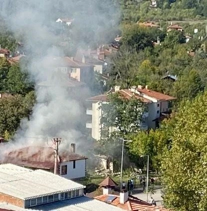 Sosyal tesiste çıkan yangın ekipler tarafından söndürüldü
