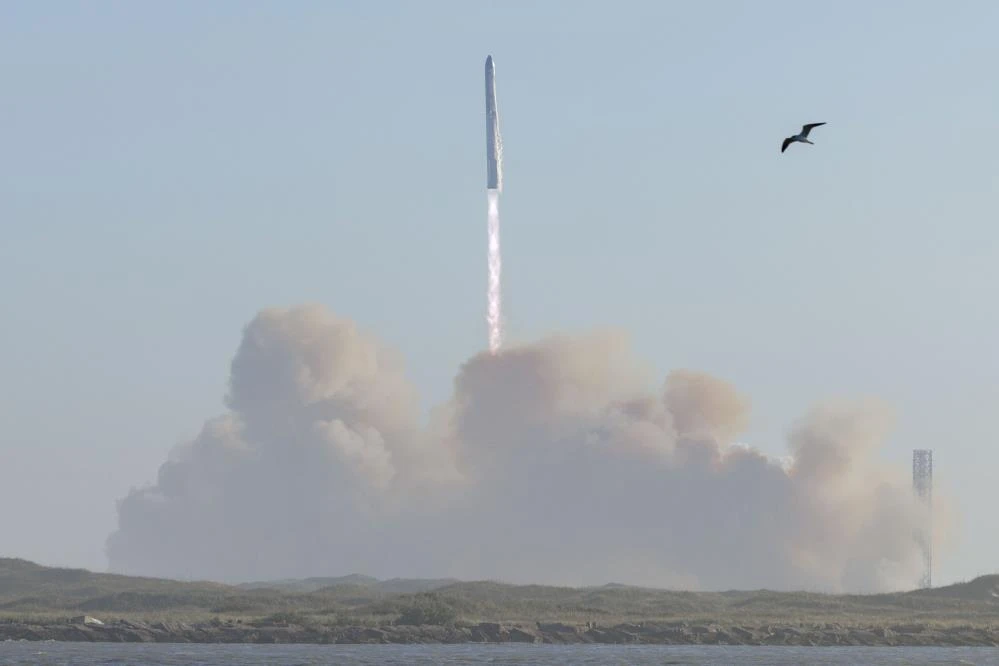 SpaceX'in Starship Roketi Test Uçuşunda Parçalandı