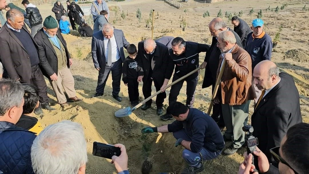 Sungurlu’da fidanlar toprakla buluştu
