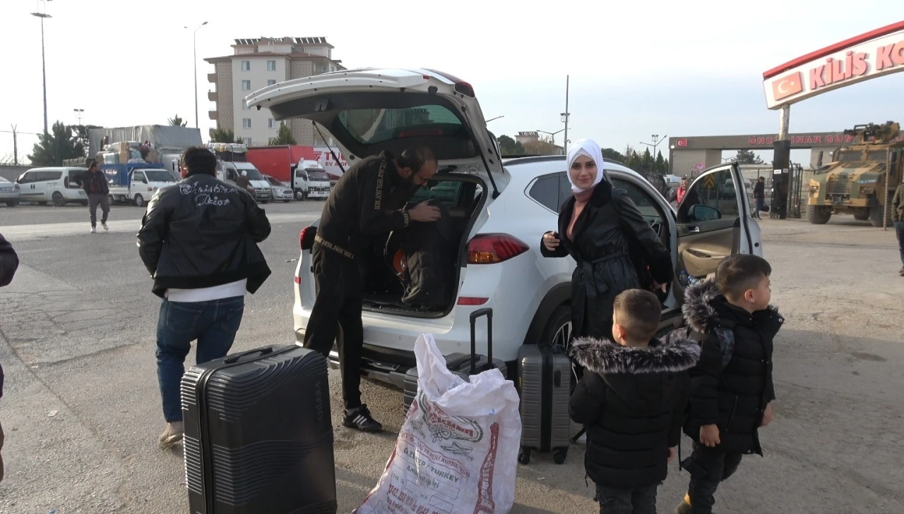 Suriyelilerin ülkelerine dönüş yolculuğu devam ediyor
