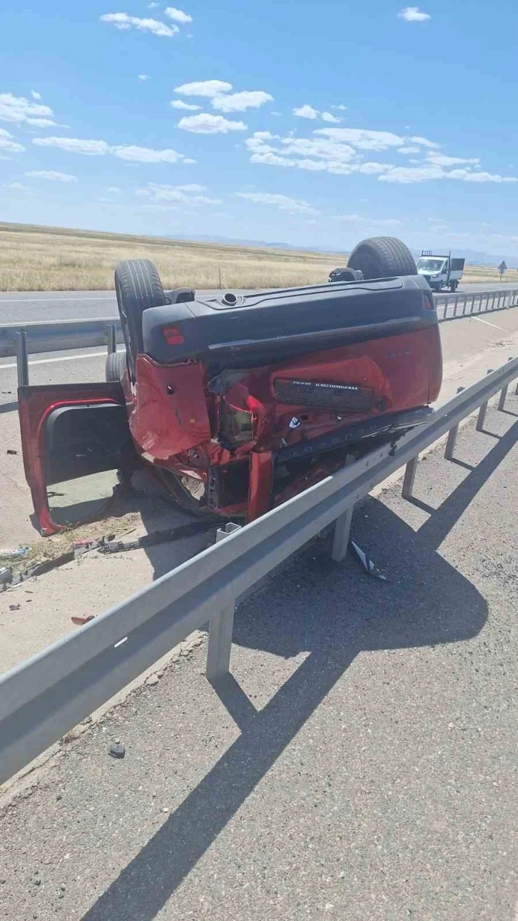 Sürücünün kontrolünden çıkan otomobil takla attı: 2 yaralı
