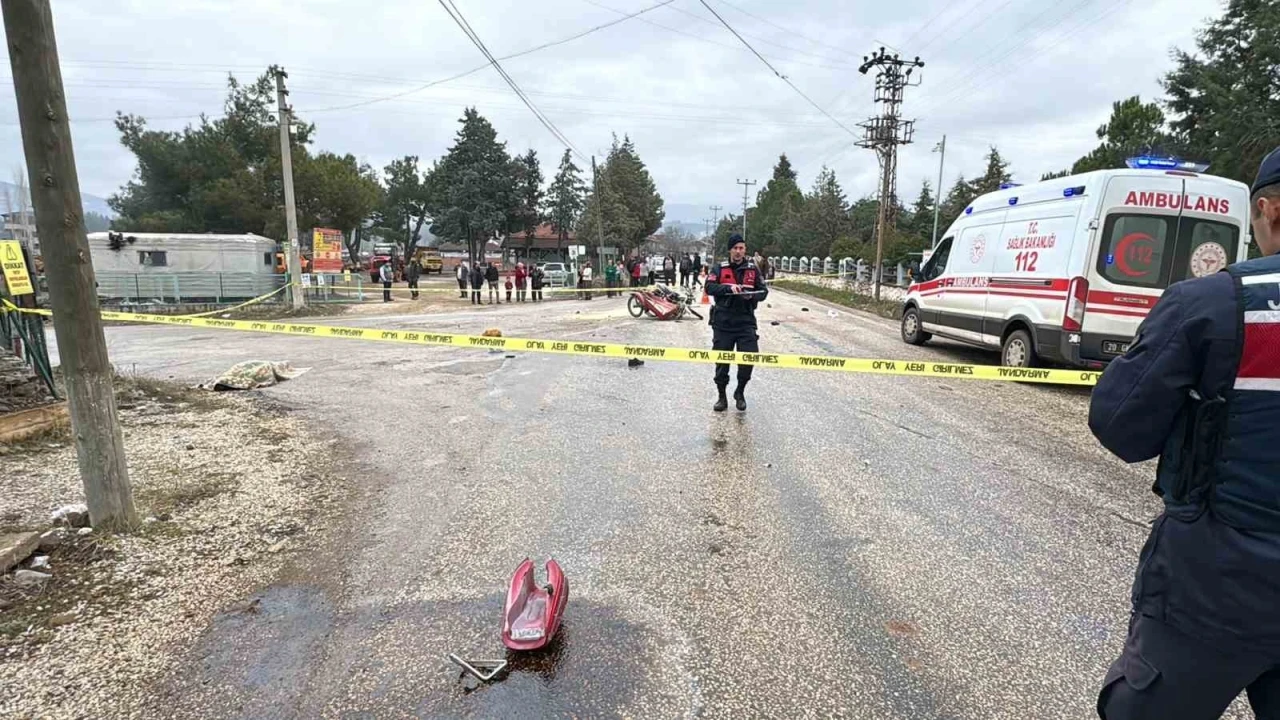 Süt toplama aracının çarptığı sepetli motosikletteki kadın öldü, kocası ağır yaralandı
