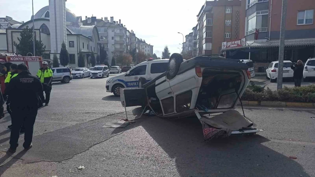 Takla atan otomobildeki dede torun yaralandı
